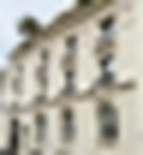 Bureau 830 m² – Paris (75116) – offre confidentielle