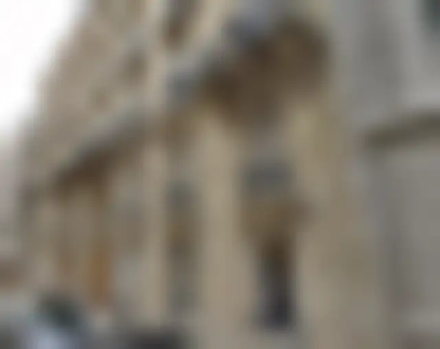 Local Professionnel 120 m² – Paris (75116) – offre confidentielle