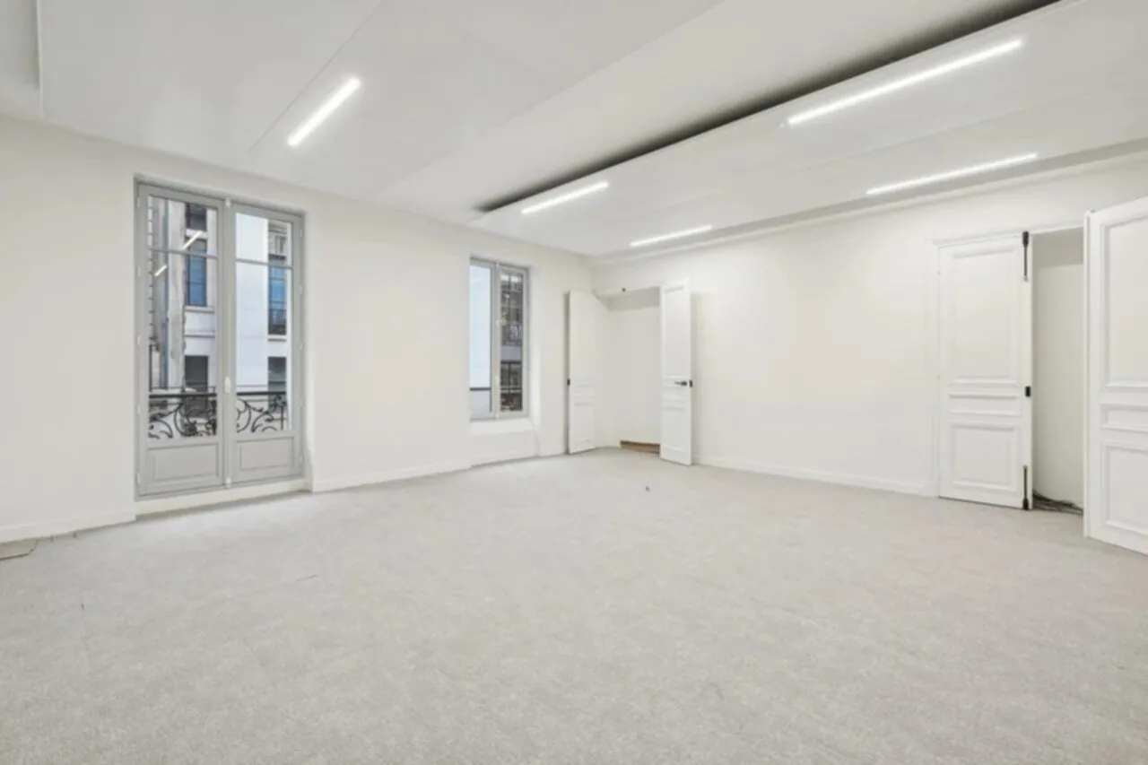 Bureau 375 m² – Paris (75008)