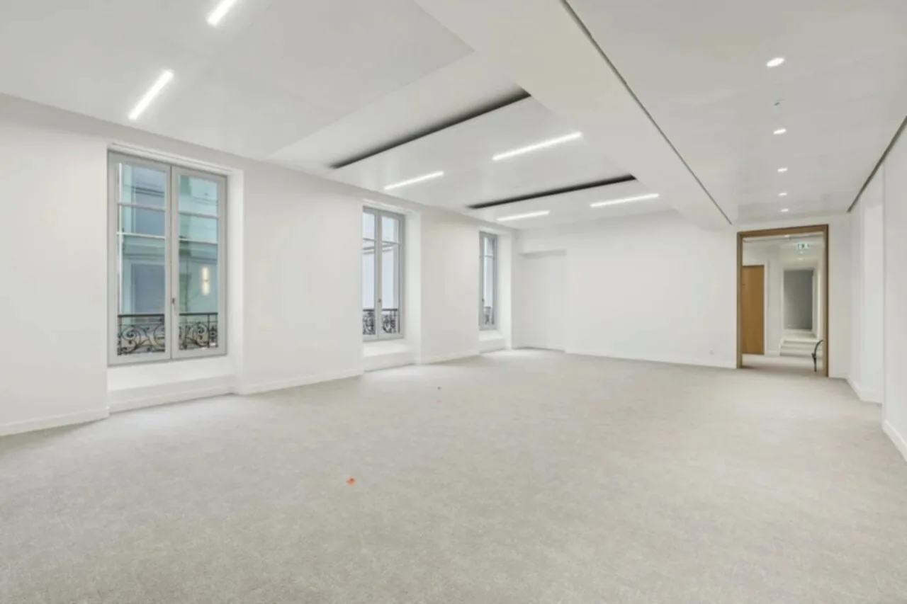 Bureau 375 m² – Paris (75008)