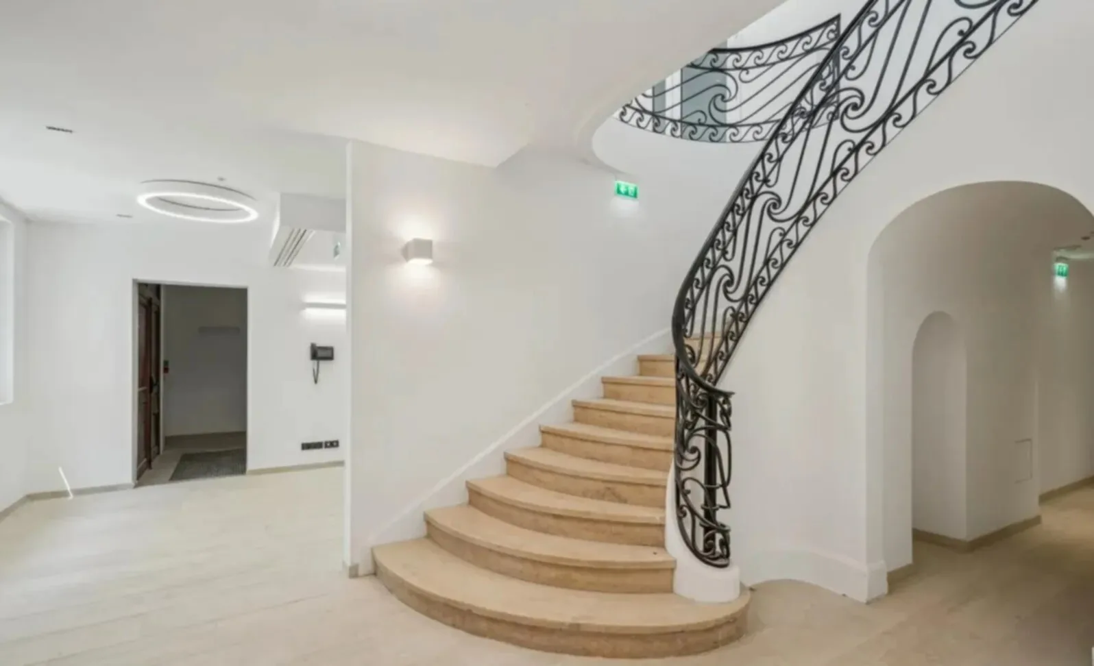 Bureau 888 m² – Paris (75016)