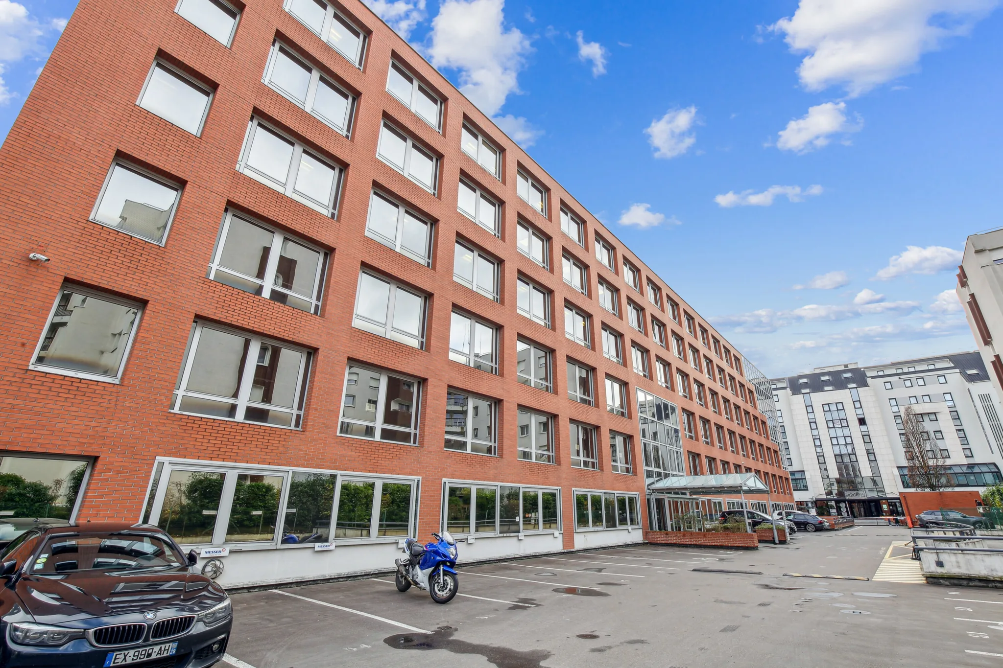 Bureau 6 786 m² – Suresnes (92158)
