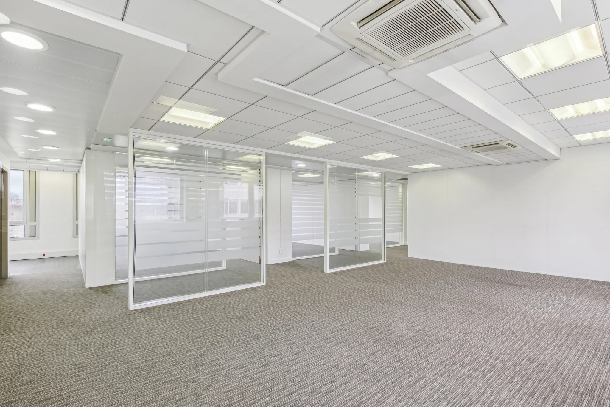 Bureau 6 786 m² – Suresnes (92158)