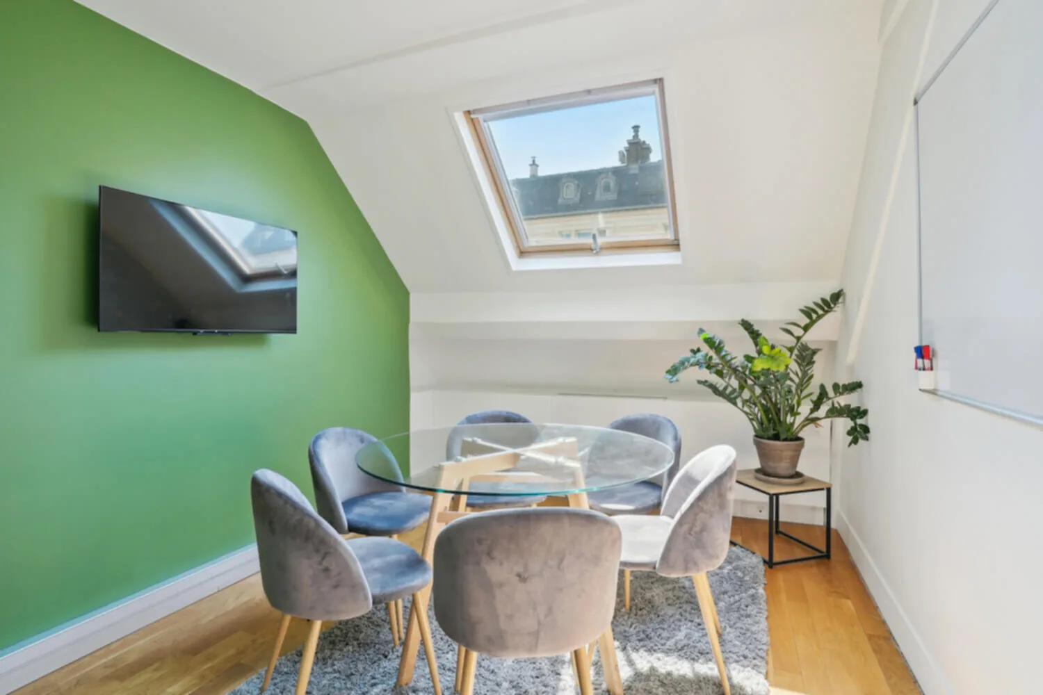 Bureau 860 m² – Paris (75116)