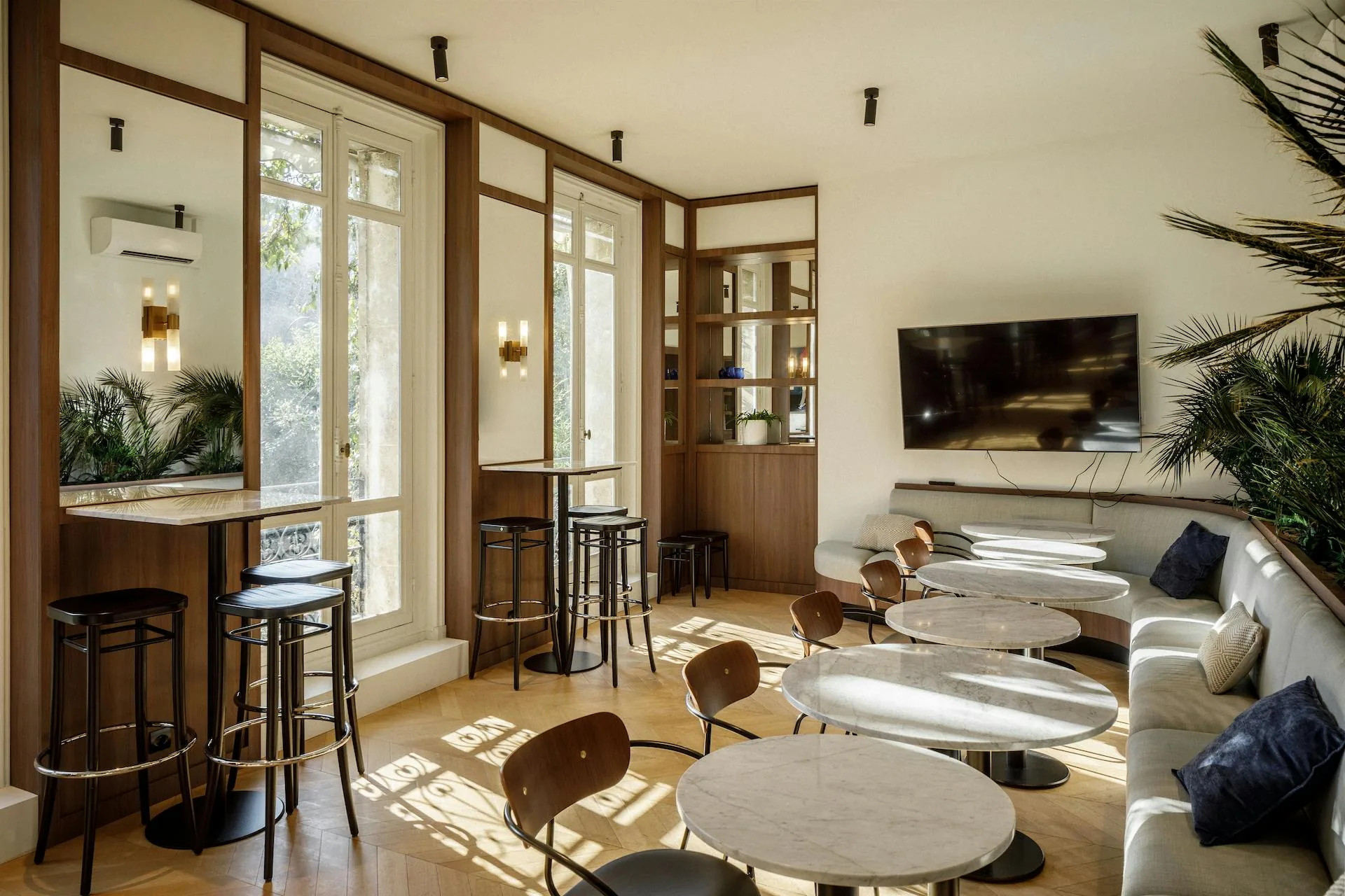 Bureau 979 m² – Paris (75016)