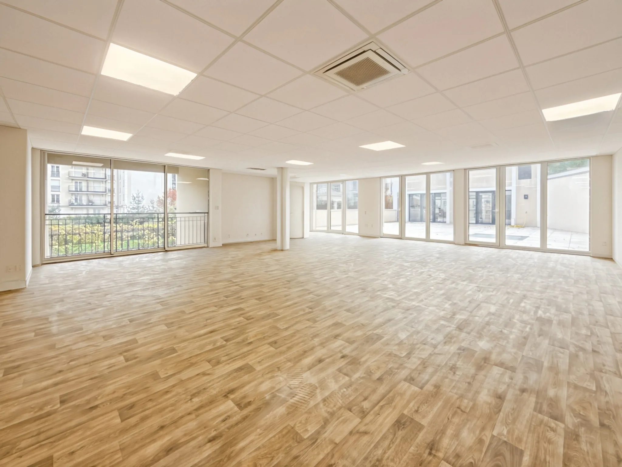 Bureau 700 m² – Puteaux (92800)
