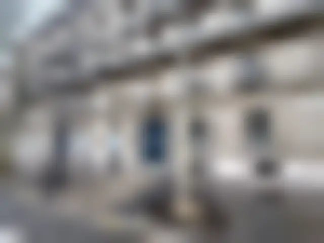 Local Professionnel 150 m² – Paris (75008) – offre confidentielle