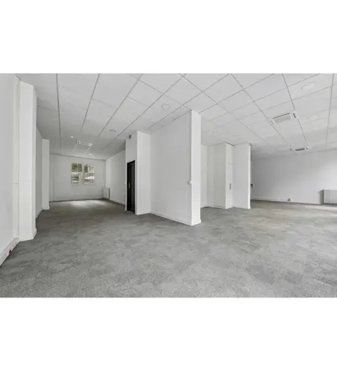 Bureau 641 m² – Paris (75116)