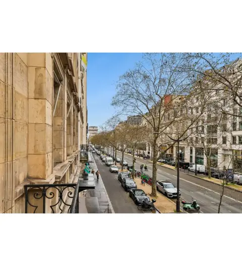 Bureau 641 m² – Paris (75116)