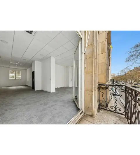 Bureau 641 m² – Paris (75116)