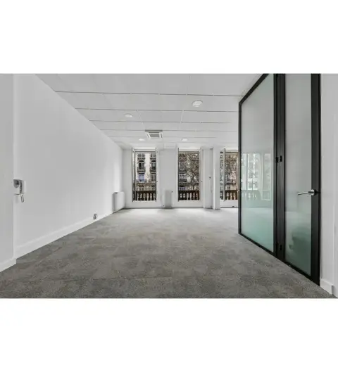 Bureau 641 m² – Paris (75116)