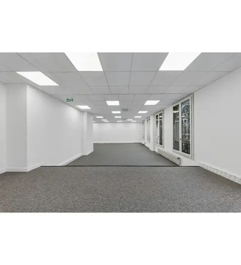 Bureau 641 m² – Paris (75116)
