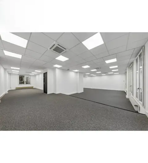 Bureau 641 m² – Paris (75116)