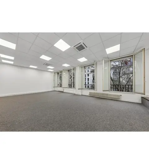 Bureau 641 m² – Paris (75116)