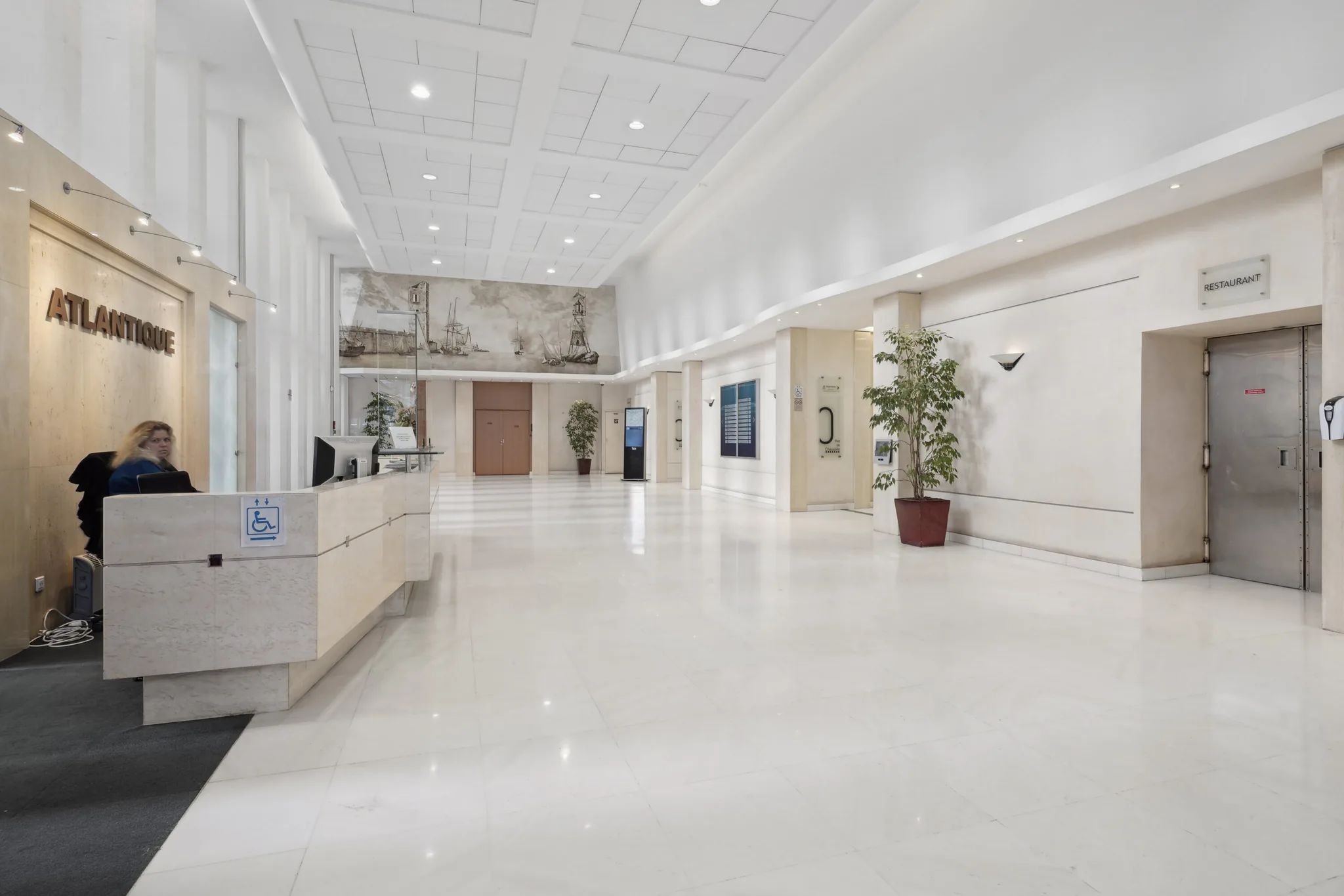 Bureau 1 036 m² – Puteaux (92800)