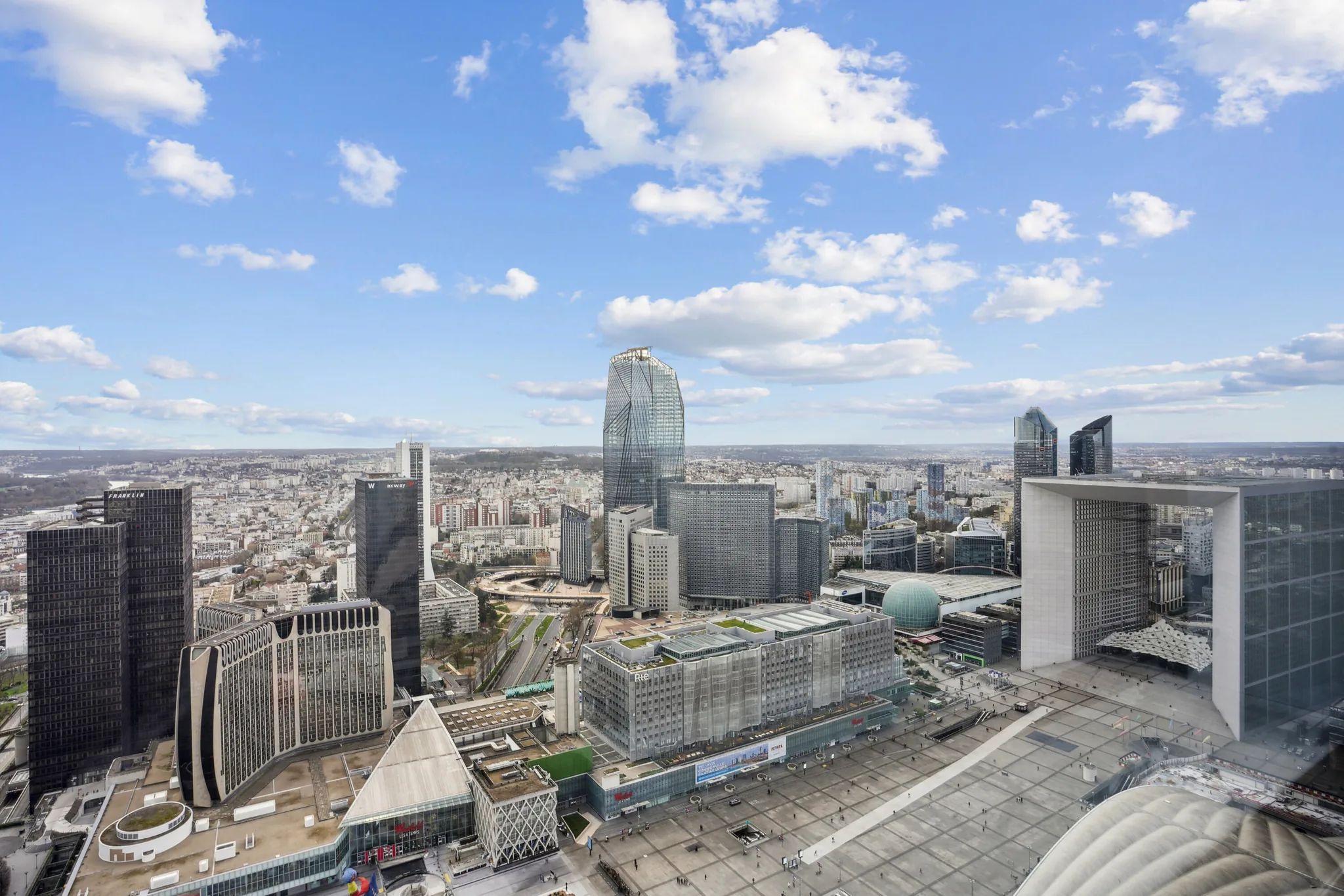 Bureau 6 900 m² – Courbevoie (92400)
