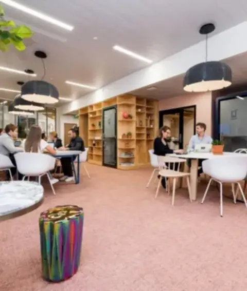 Bureau 801 m² – Paris (75008)