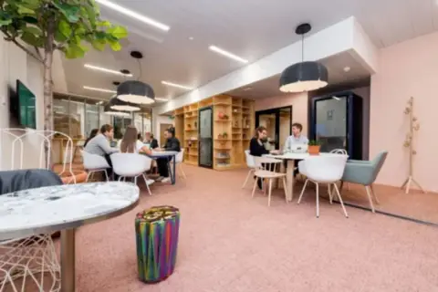 Bureau 801 m² – Paris (75008)