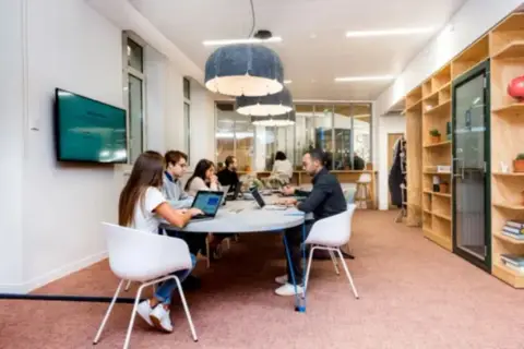Bureau 801 m² – Paris (75008)