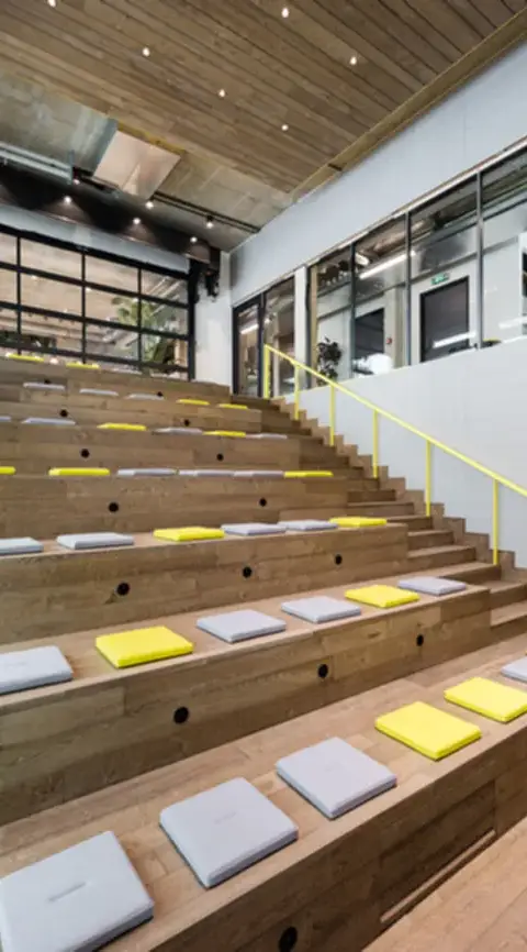 Bureau 1 576 m² – Paris (75011)