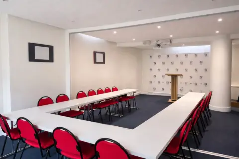 Bureau 180 m² – Paris (75016)
