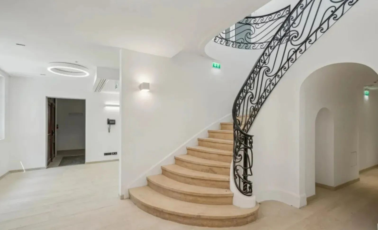 Bureau 888 m² – Paris (75016)