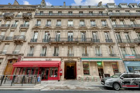 Bureau 1 142 m² – Paris (75008)