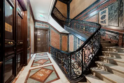 Bureau 1 142 m² – Paris (75008)