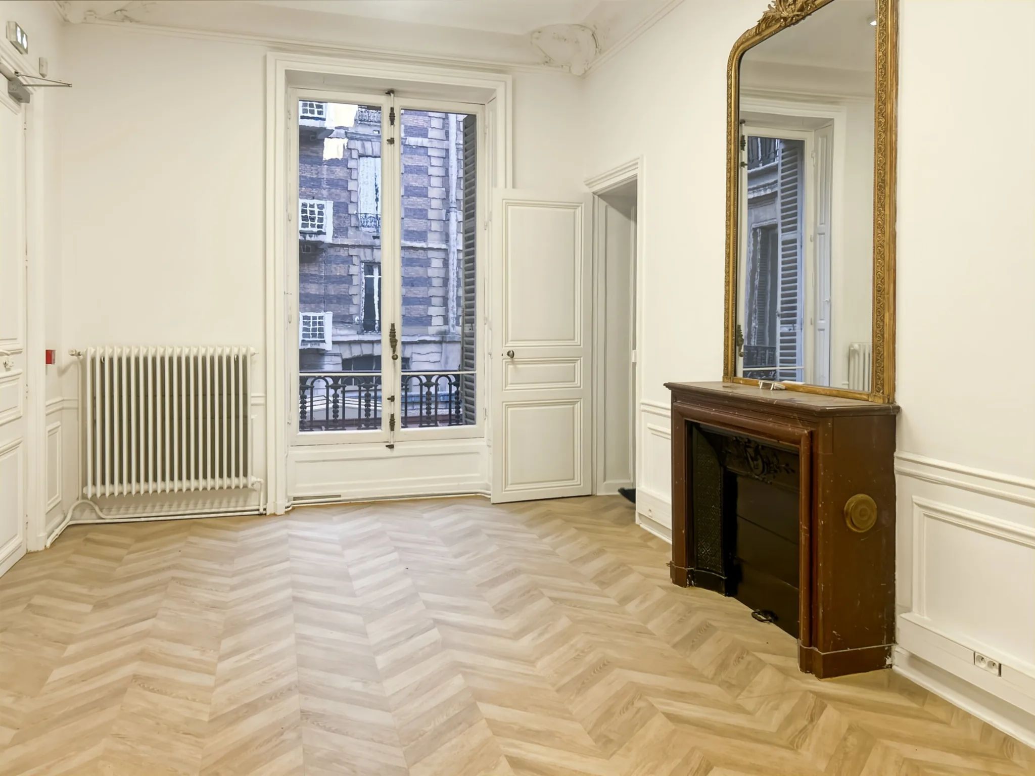 Bureau 1 142 m² – Paris (75008)