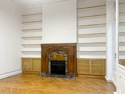 Bureau 1 142 m² – Paris (75008)