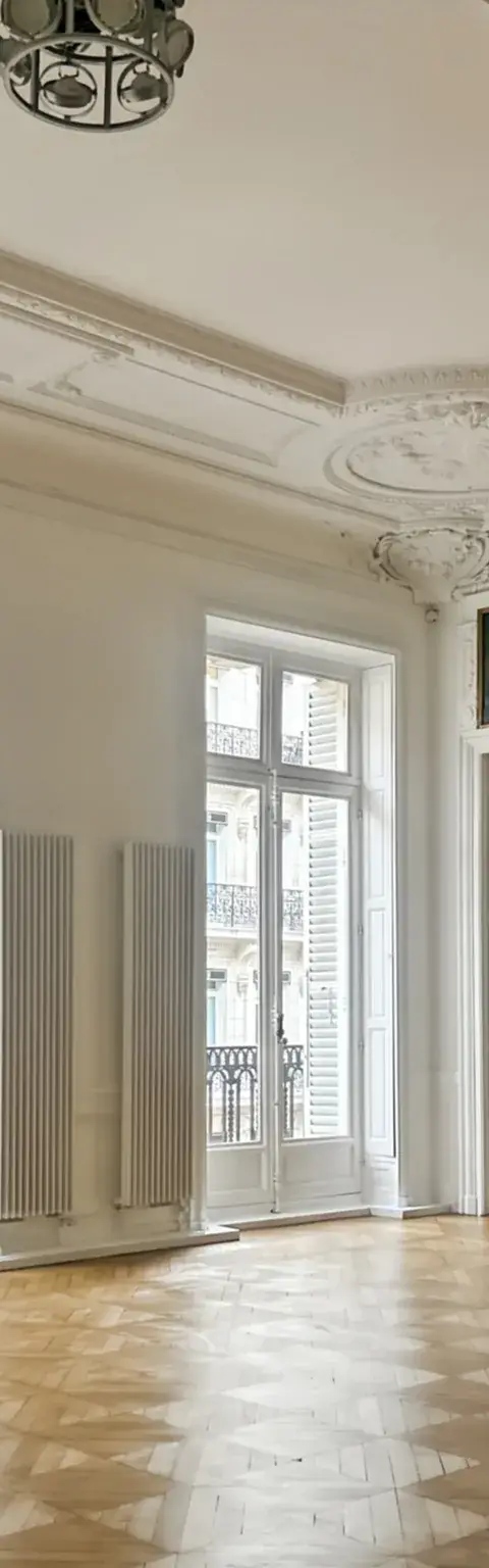 Bureau 1 142 m² – Paris (75008)
