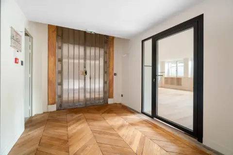 Bureau 325 m² – Paris (75008)