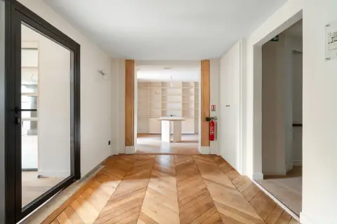 Bureau 325 m² – Paris (75008)