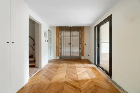 Bureau 325 m² – Paris (75008)
