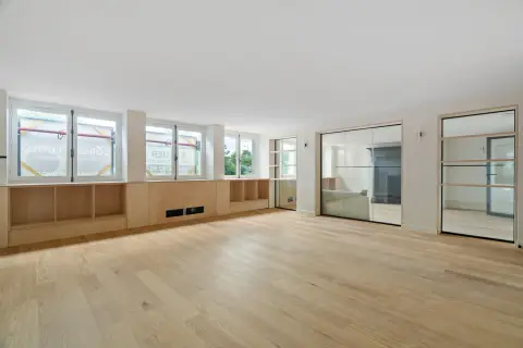 Bureau 325 m² – Paris (75008)