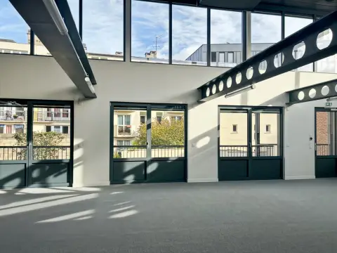 Bureau 1 304 m² – Paris (75019)