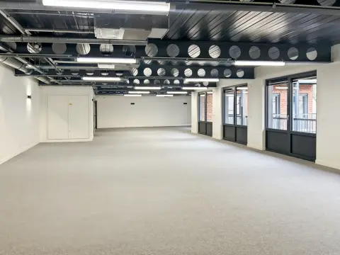 Bureau 1 304 m² – Paris (75019)