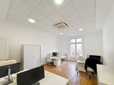 Bureau 280 m² – Paris (75008)