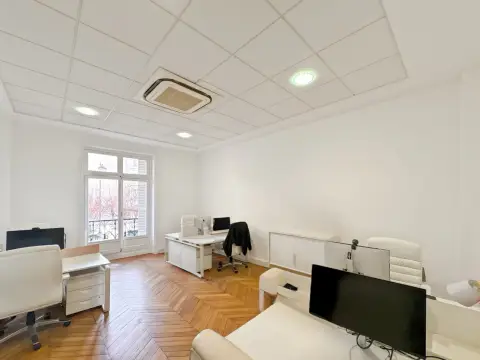 Bureau 280 m² – Paris (75008)