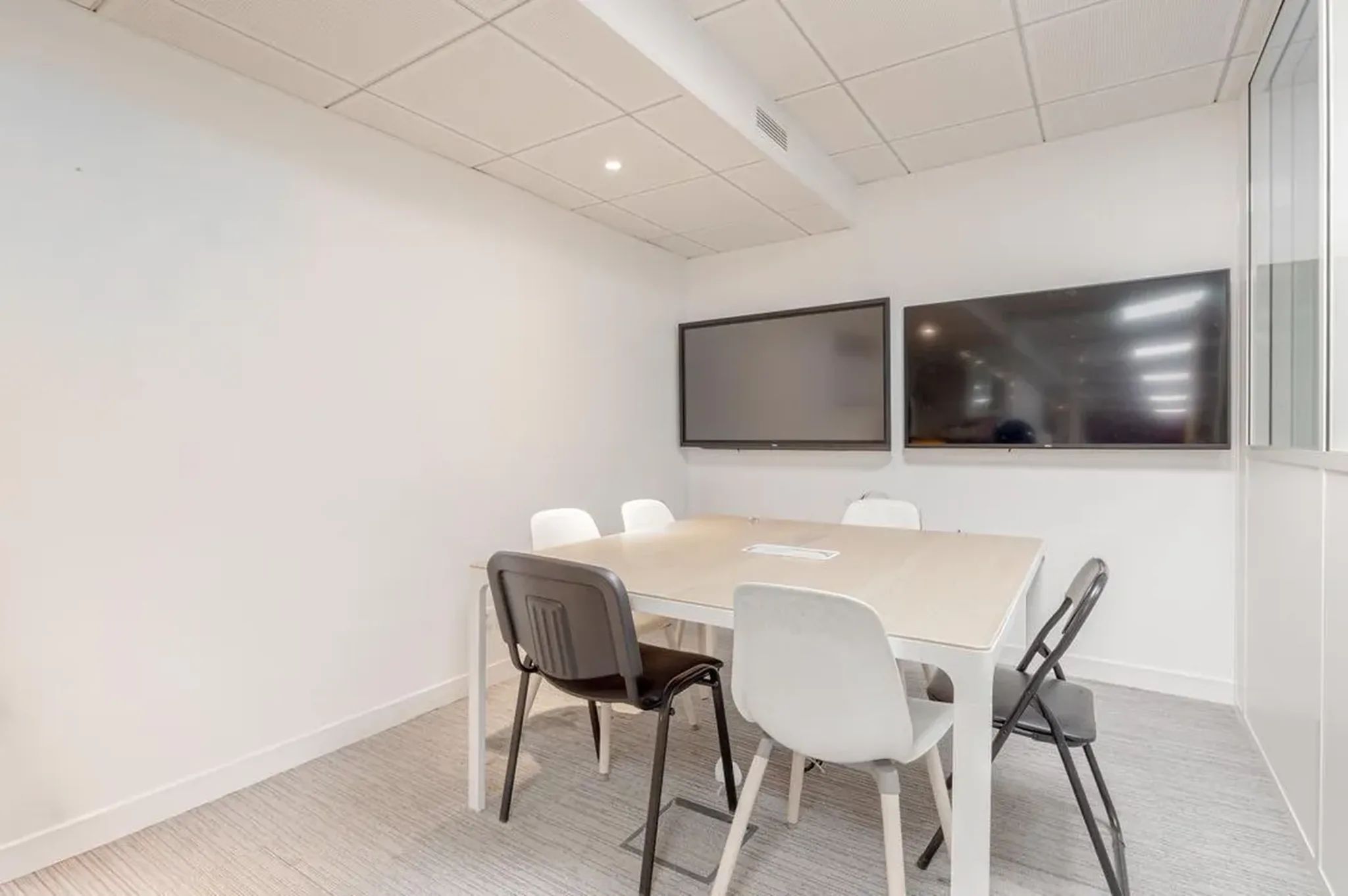 Bureau 120 m² – Paris (75007)