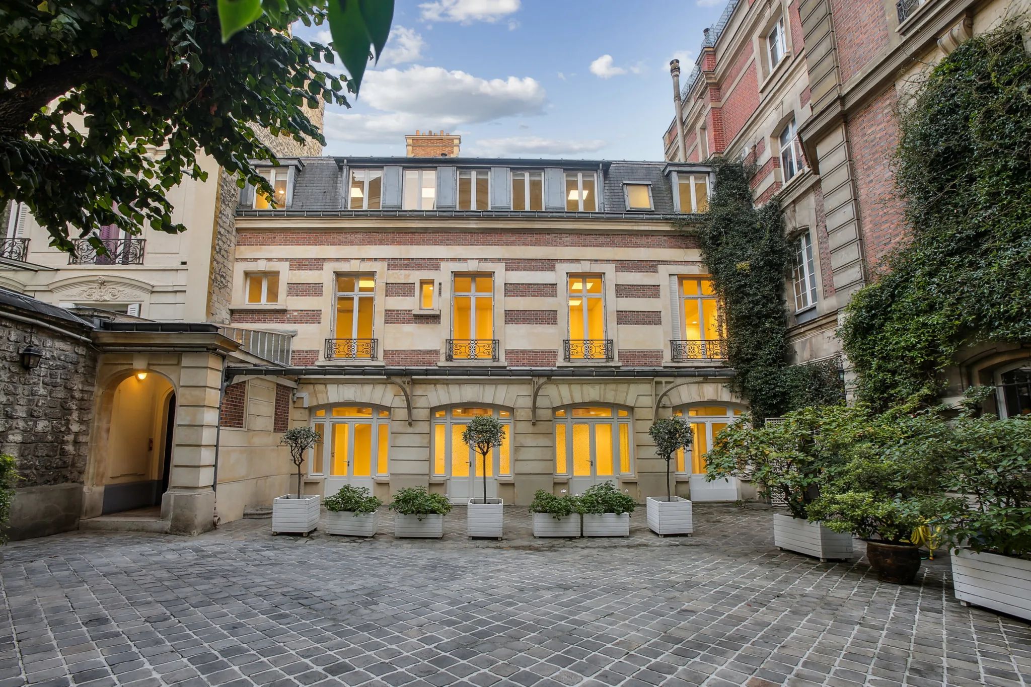 Bureau 266 m² – Paris (75007)