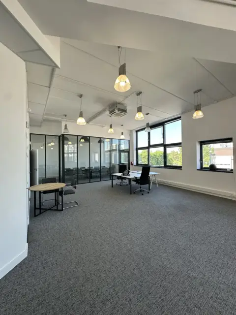 Bureau 122 m² – Clichy (92110)