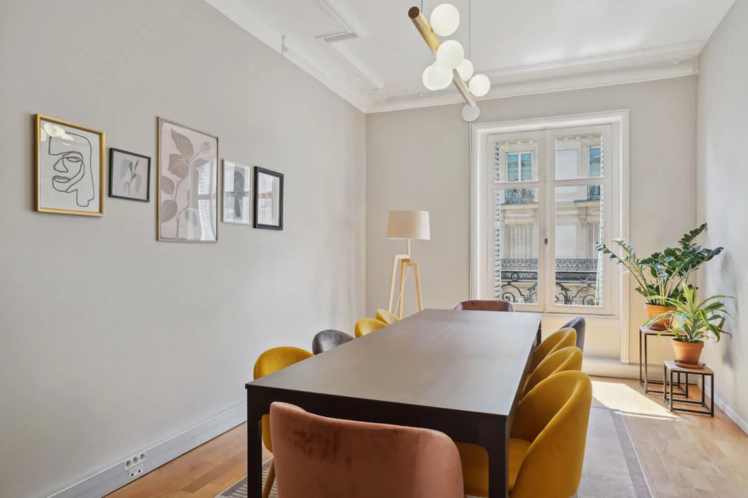 Bureau 860 m² – Paris (75116)