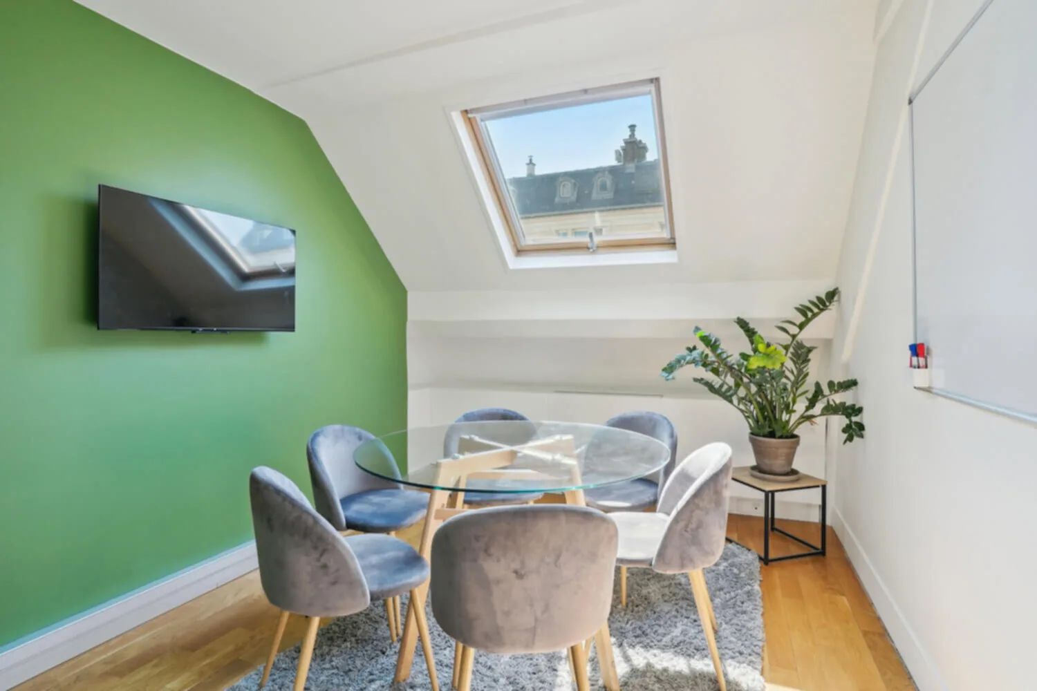 Bureau 860 m² – Paris (75116)