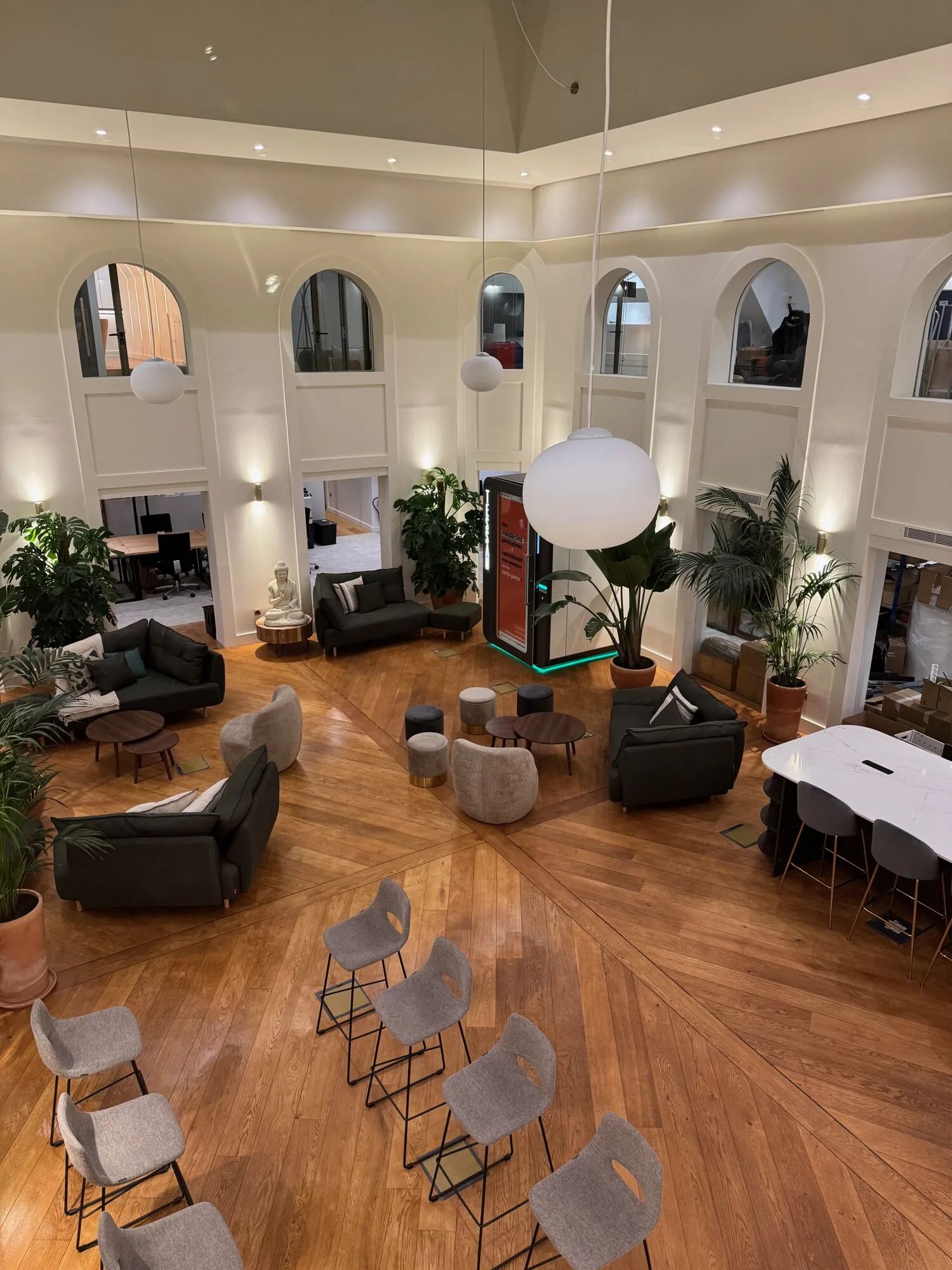 Bureau 980 m² – Paris (75116)