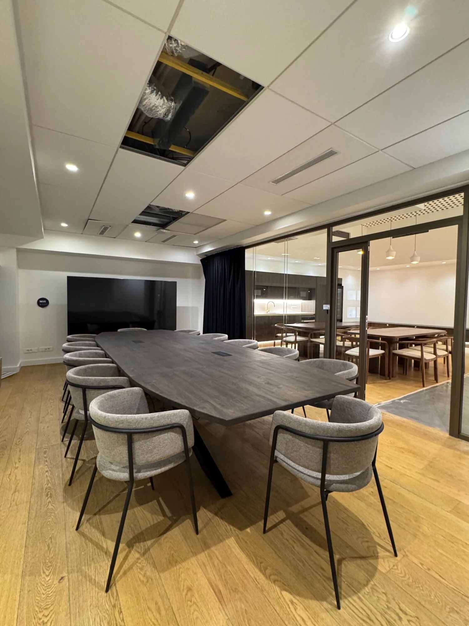 Bureau 980 m² – Paris (75116)