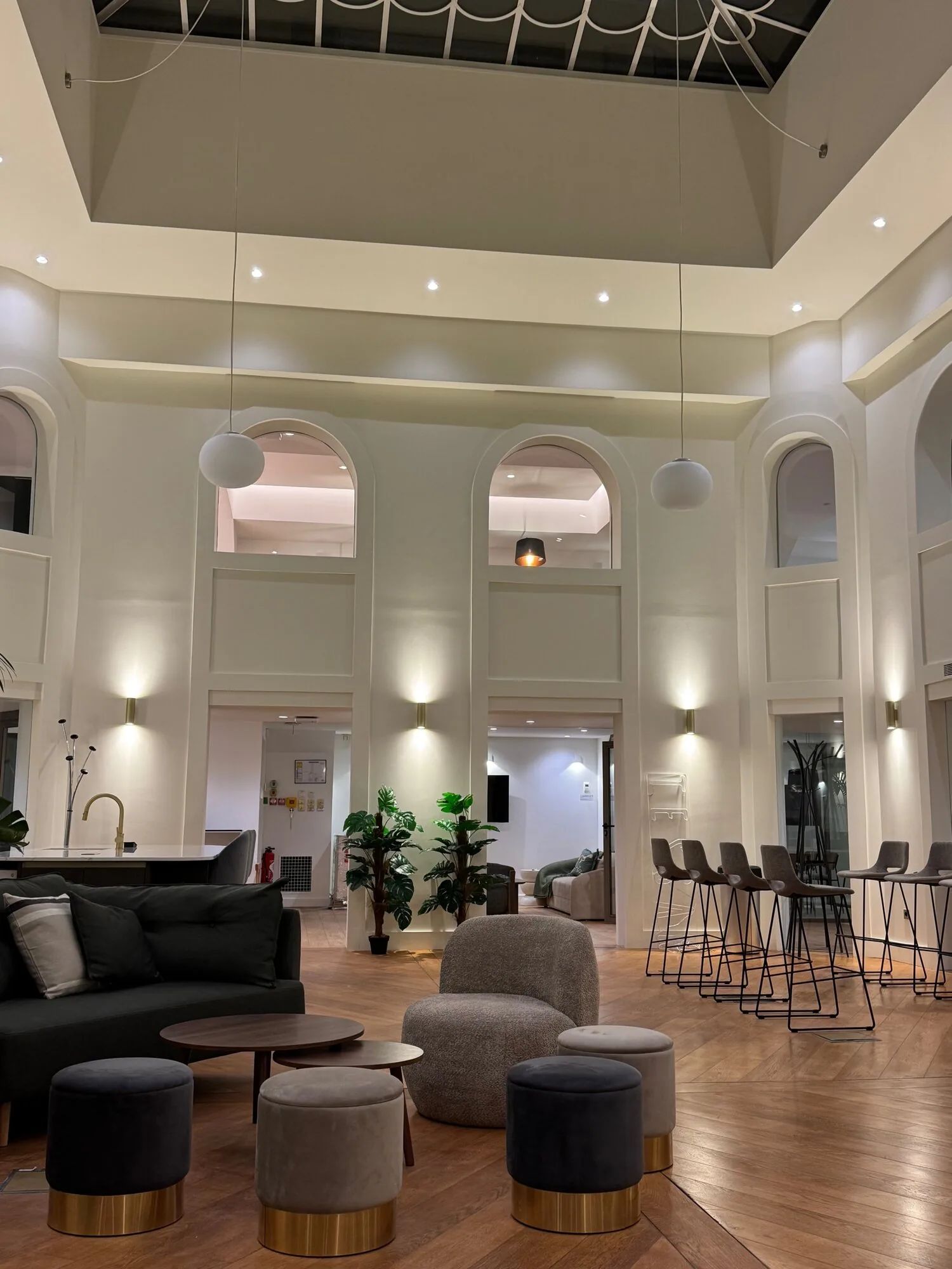 Bureau 980 m² – Paris (75116)