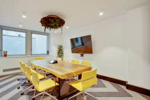 Bureau 301 m² – Paris (75008)