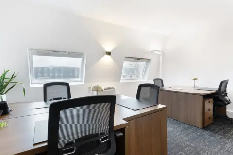 Bureau 94 m² – Paris (75116)