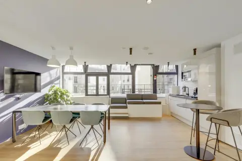 Bureau 979 m² – Paris (75016)